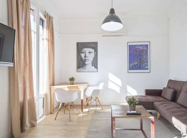 Impressive Modernist Apt. 6 pax in Eixample gallery image 5