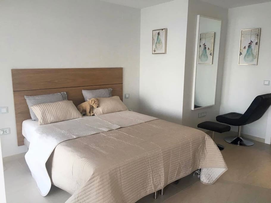Master Bedroom, the Butterfly Suite - with en-suite