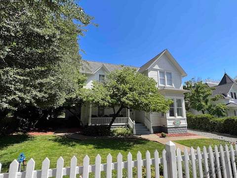 Weaverville Court Street Inn