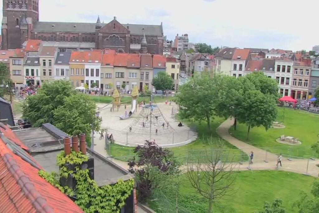 located at a green square with bars and restaurants.