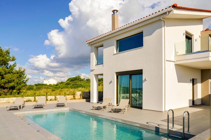 ELAND DREAM VILLAS VILLA HELIOS gallery image 2