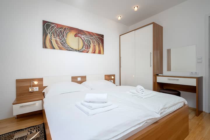 1. Spálňa (1. poschodie)