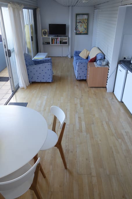 Open plan kitchen, dining and lounge area.