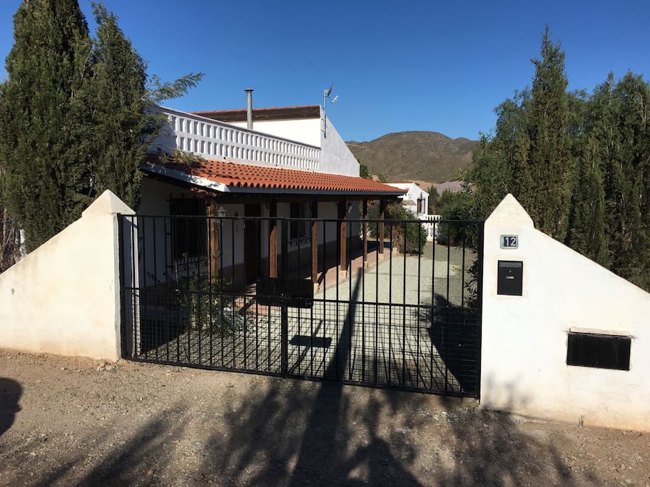 Gate