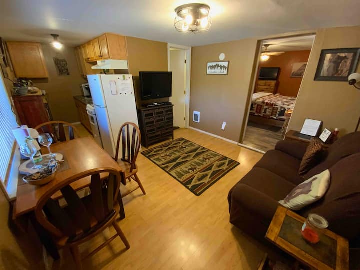 Cozy Little Pine Cabin Perfectly Located W/hot Tub - Ruidoso, NM
