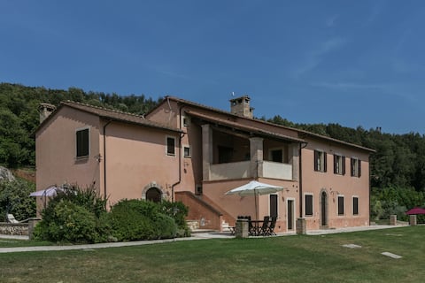 Top performing Airbnb: Farmhouse in Montoro near Montoro Castle in Narni