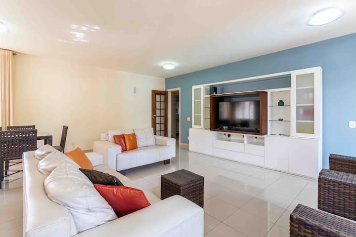 Casa Amarela Camboinhas. Conforto E Lazer. - Niterói