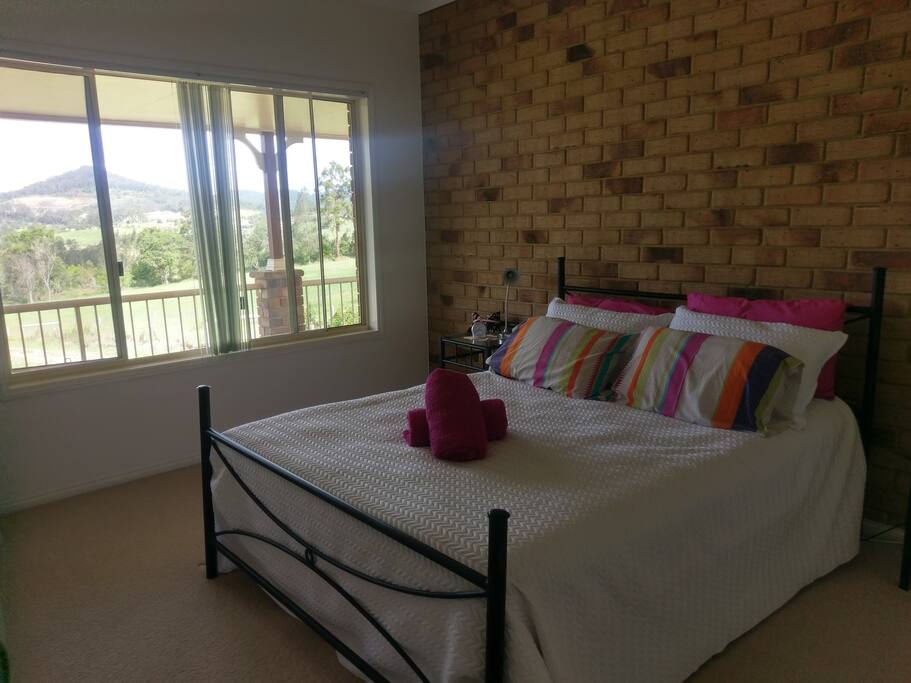 Mountain View Room Queen Bed