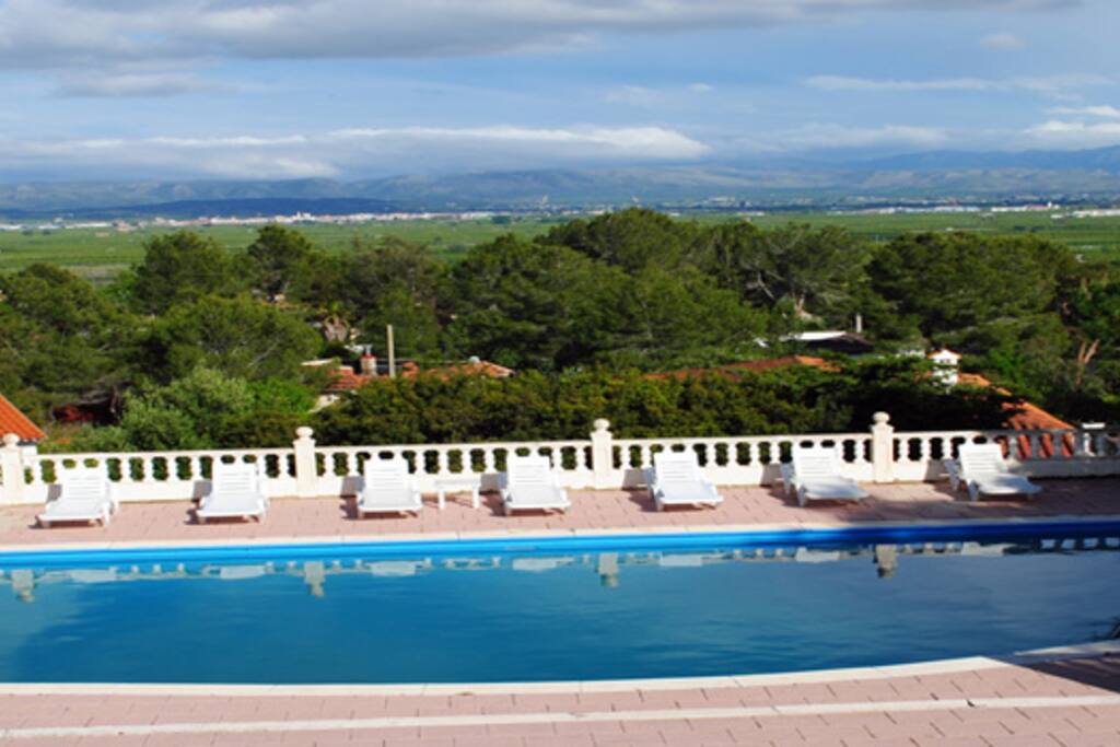 Pool and mountain view from top floor