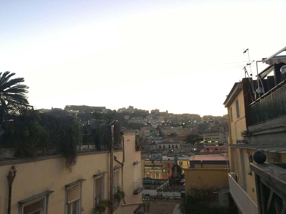 Vista dal terrazzo su Castel sant'Elmo