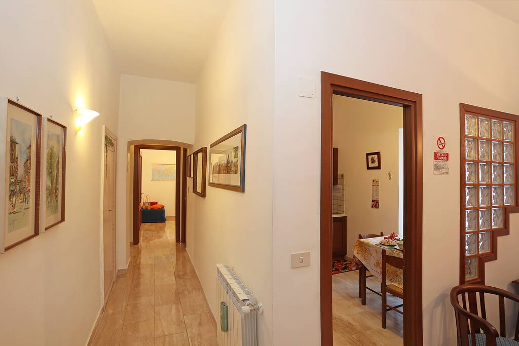 Hallway with view on the kitchen