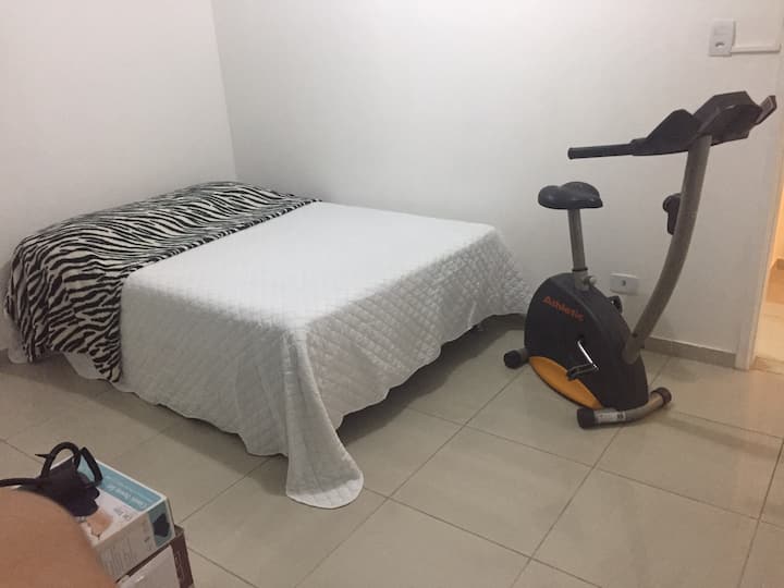 Soba s bračnim krevetom i 2 madraca 