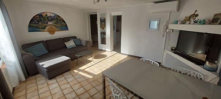 T2 Indépendant De 42 M2 Avec Petit Jardinet Clos. - Gémenos