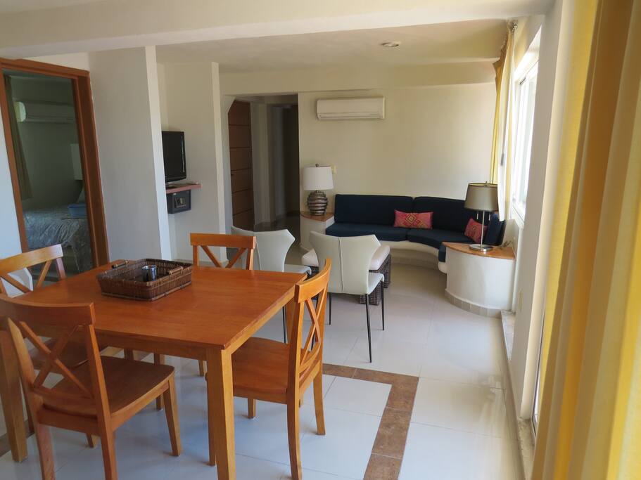 Dining Room/ Comedor