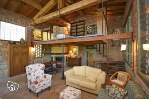 Proprietà Airbnb di successo: Country house with swimming pool a Terranuova Bracciolini