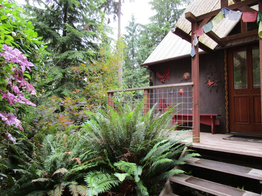 Unique Secluded Tiny House Caravan in the Forest Guesthouses for Rent