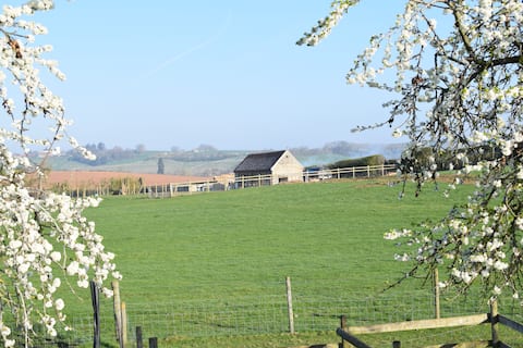 Idyllic barn, with hot tub, near the Cotswolds