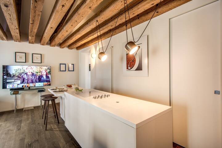 Lux, Art, Design and History close to Biennale gallery image 5