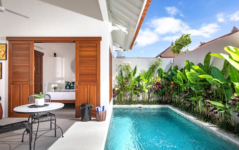 Cozy 1 BR Villa Pandi - Walk to Revolver Seminyak
