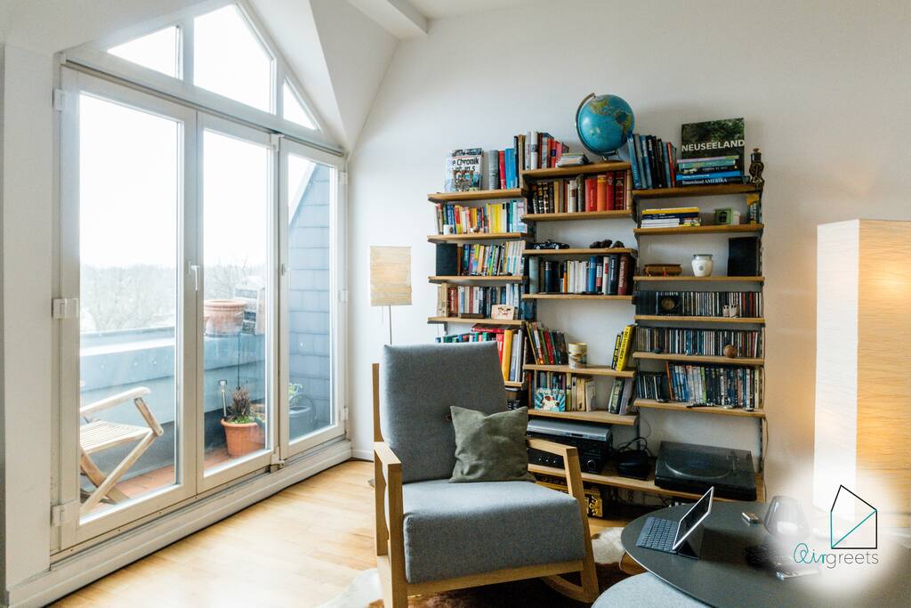 Thanks to the large windows, the room is flooded with light.
