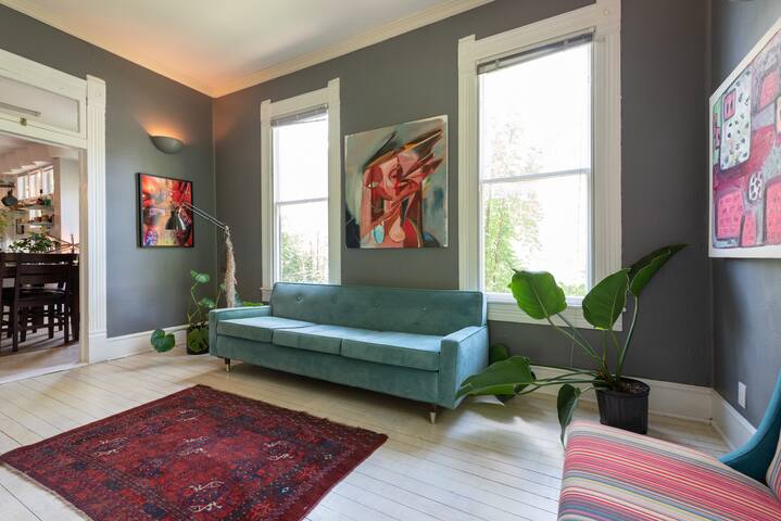 Art palace in the heart of Austin! gallery image 3