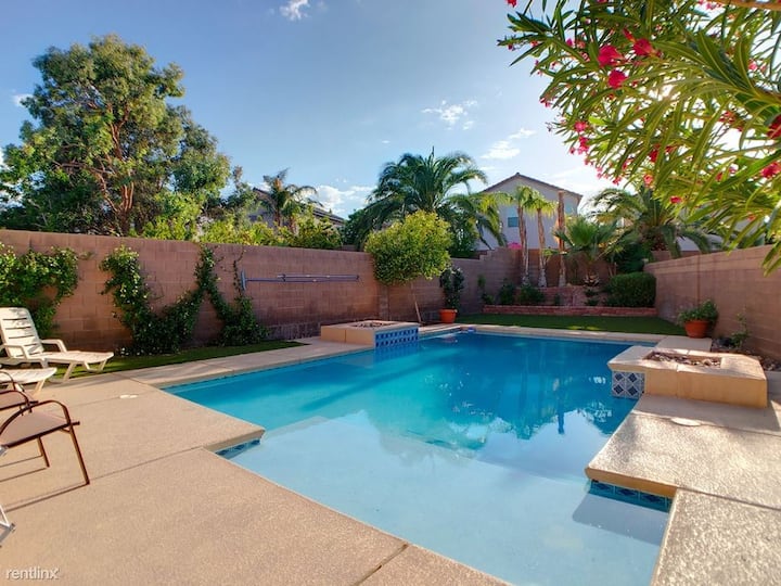 Gorgeous 4br House W. Pool 12 Minutes To The Strip - Las Vegas, NV