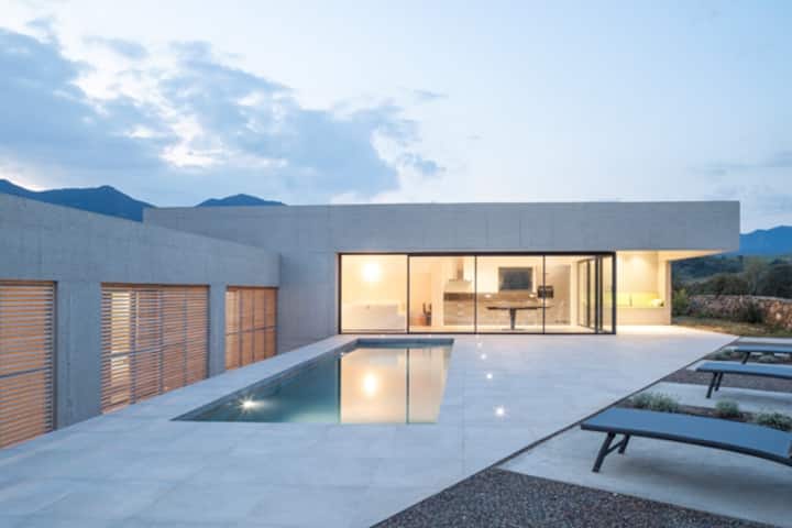Luxurious architect house, 4 bedrooms, heated pool