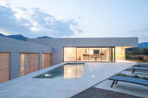 Luxurious architect house, 4 bedrooms, heated pool