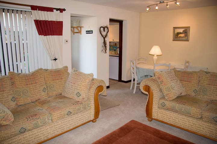 Lilydale Tewkesbury Town Child Pets Ok Garden Cottages For