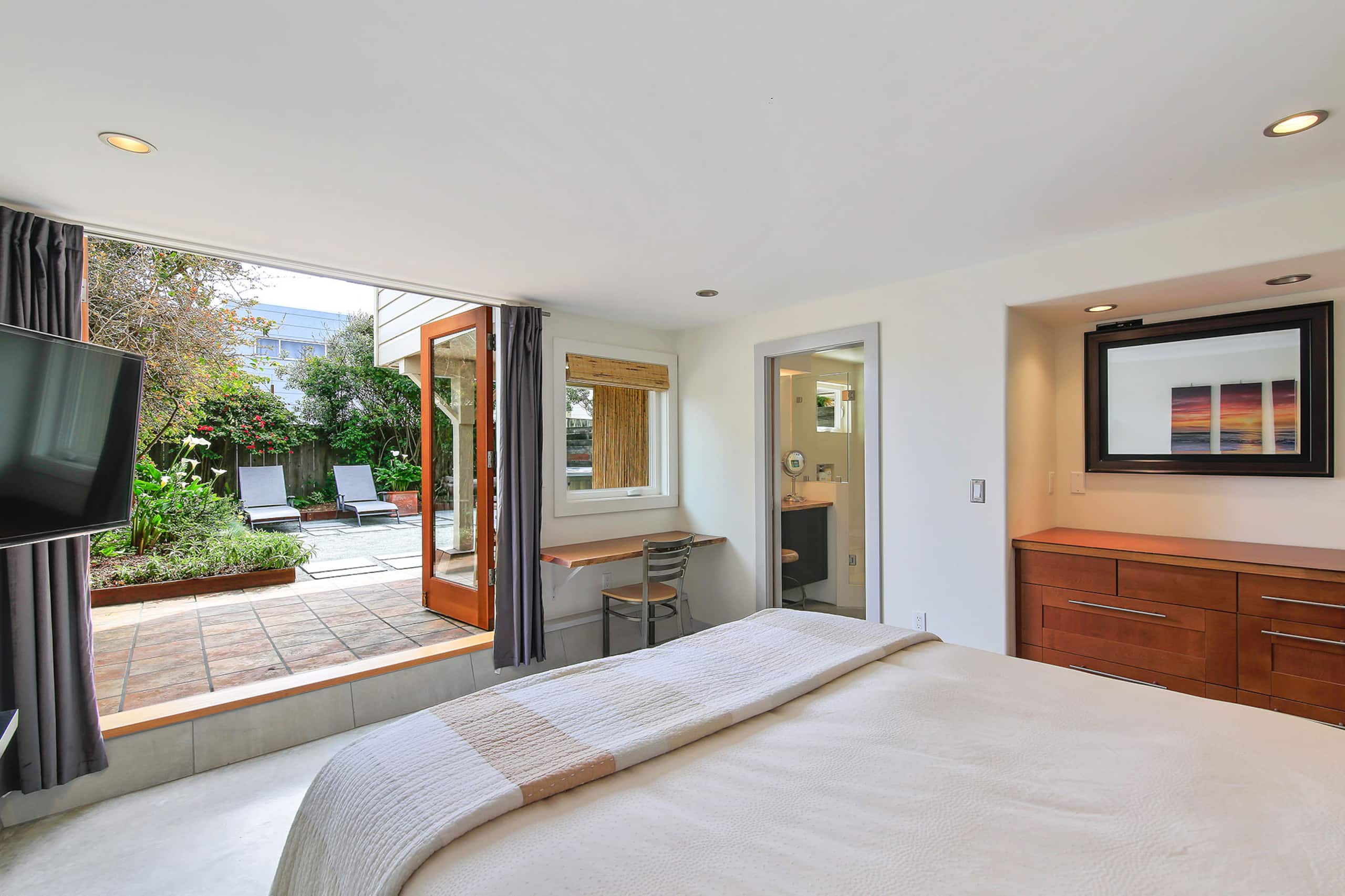 Home in San Francisco · ★4.7 · 4 bedrooms · 7 beds · 2 baths - Image 6