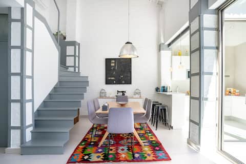 M House Loft with Terrace Close to Port, Beach and Subway