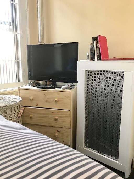 TV with Xbox and Netflix! Heat is available if it is cold during your stay.