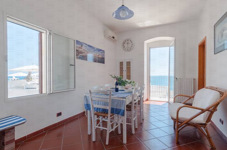 HelloApulia Authentic Seafront Apartment gallery image 2