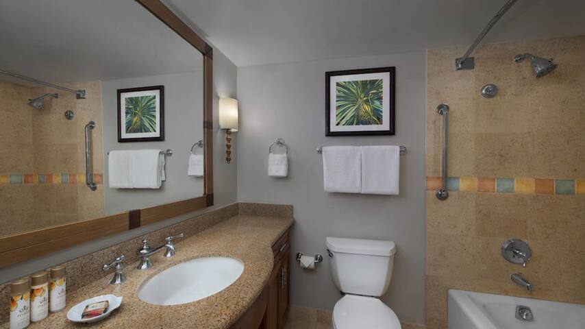 Prime Oceanfront Maui Marriott 2BR 3BA Condo gallery image 4