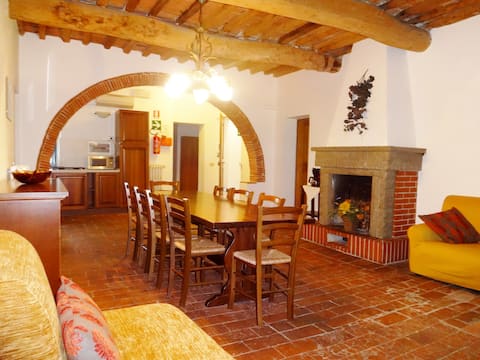 Farmhouse apartment with 5 bedrooms and pool