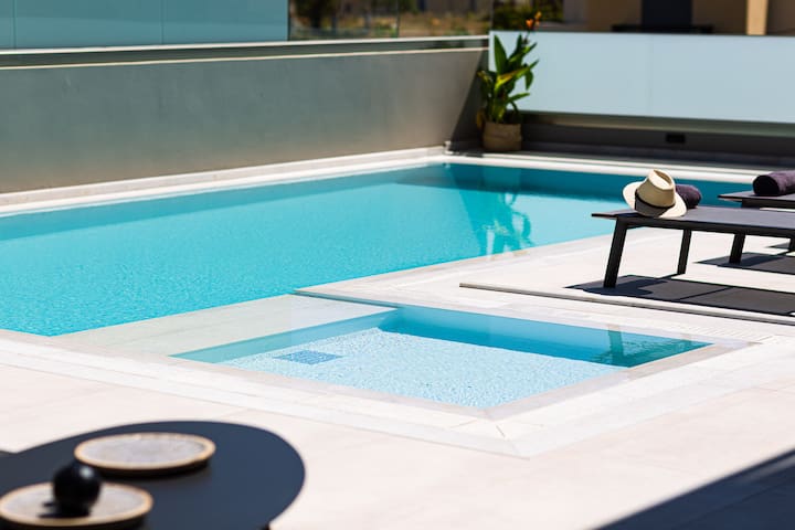 Lagoon Seabreeze Villa, a Sumptuous Retreat gallery image 3