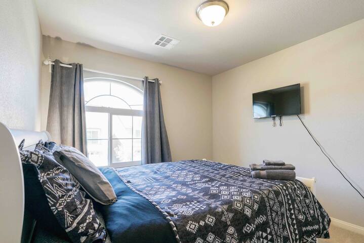 Holiday specials｜Bright &Cozy home& Kids play area gallery image 3