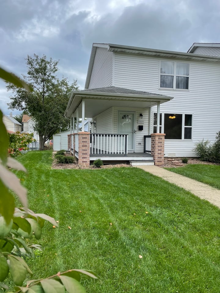 Townhome near Navy Base Townhouses for Rent in North Chicago