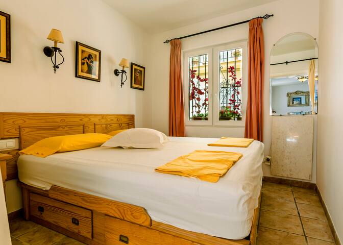 Carabeo 2000 apartments 1.3 from CASA CHARLOTTE RENTALS managed Airbnb listing 2