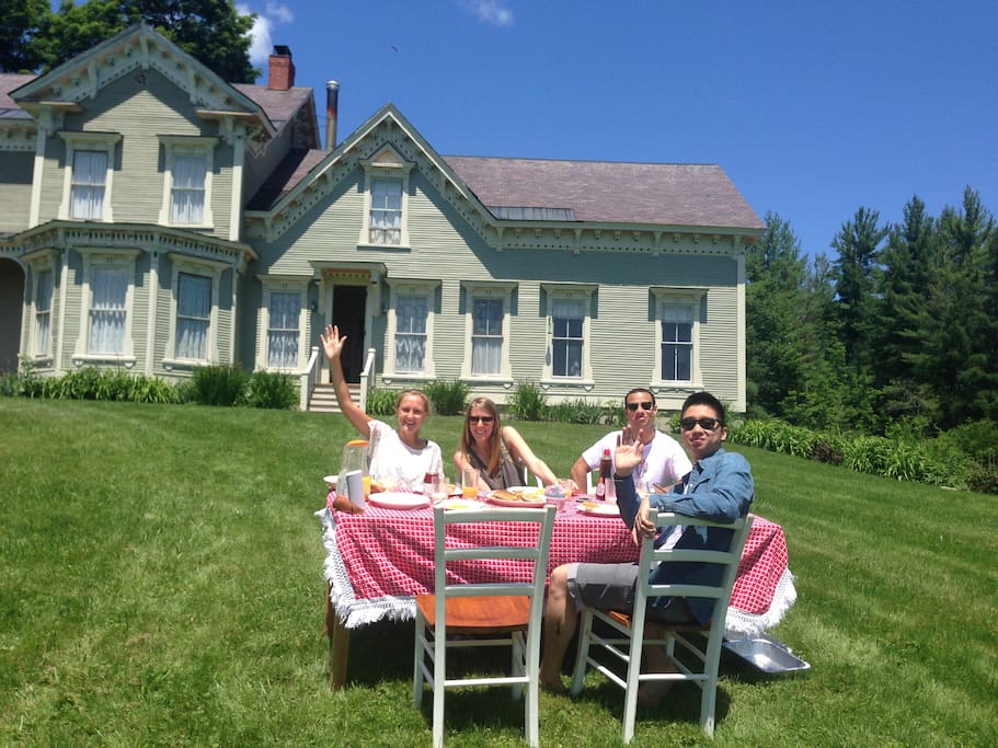 An al fresco lunch in the yard!