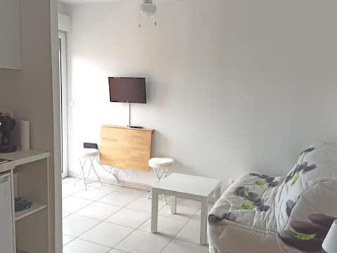 Popular Airbnb listing: Studio in Nice (No air conditioning, No parking) in Nice