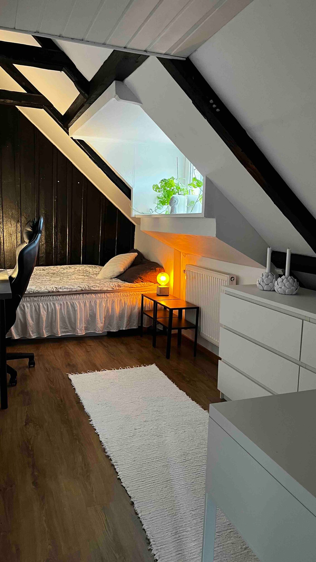 Spálňa na poschodí so 160 lôžkami 