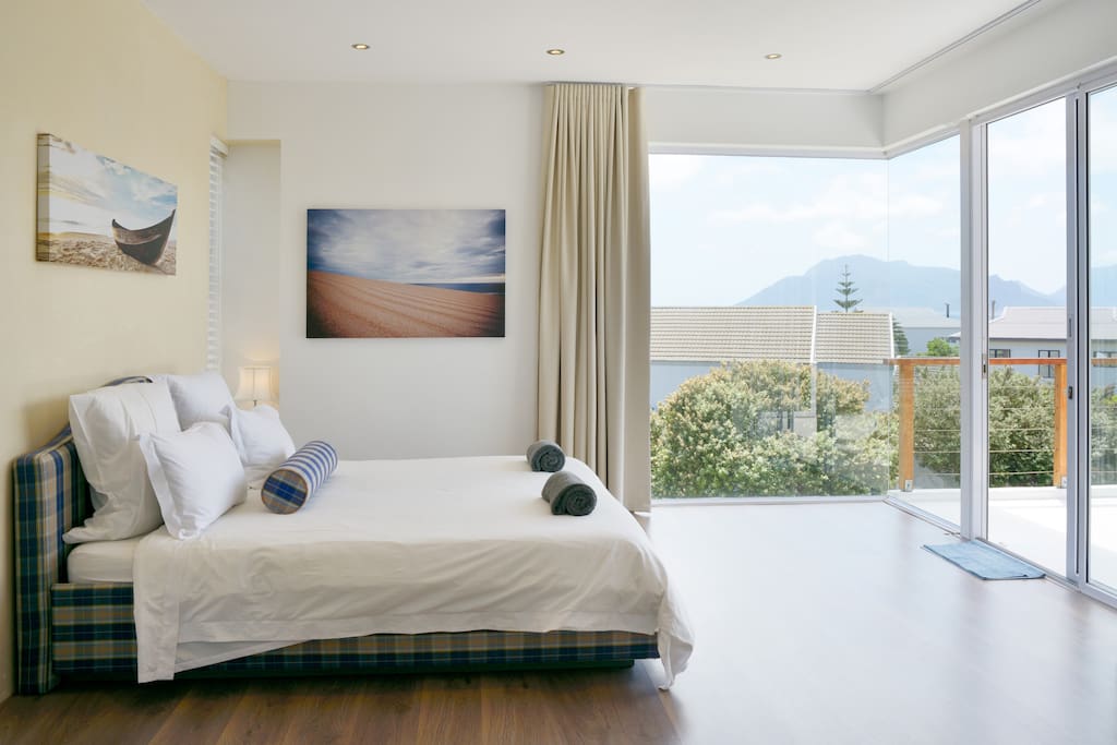 Main bedroom with spectacular views.Private apartment