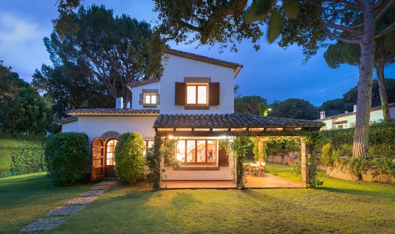 Chalet amplio y acogedor en Golf Costa Brava