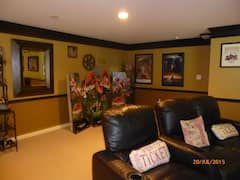 Full+basement+with+private+entrance.+Hot+tub