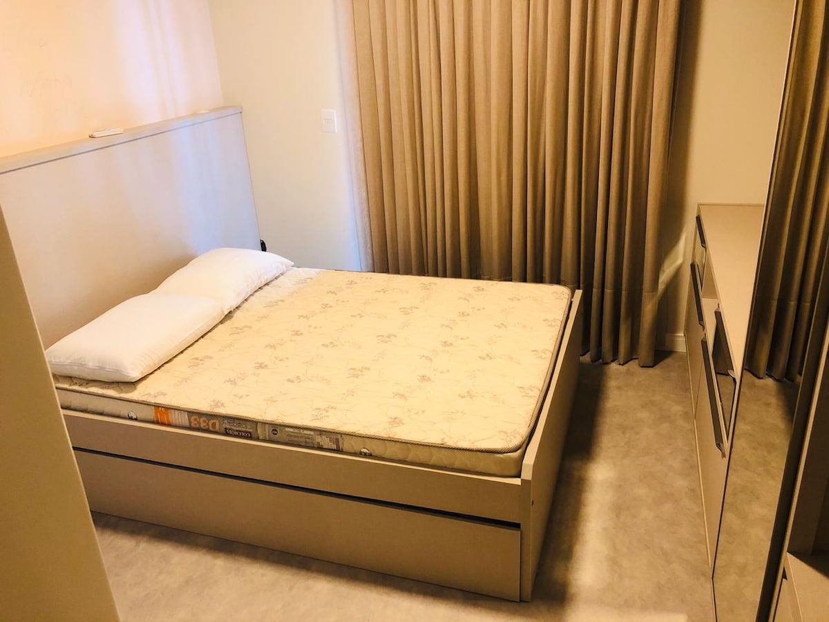 Apartmán (manželská posteľ a pomocné lôžko)