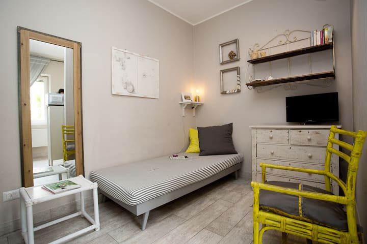 Charming Apartment In Old Town With Rooftop Lounge - Lipari