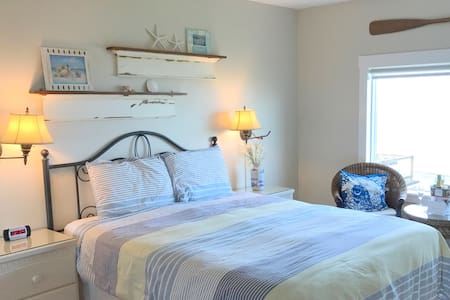 Oceanfront Studio on the Prom (201)