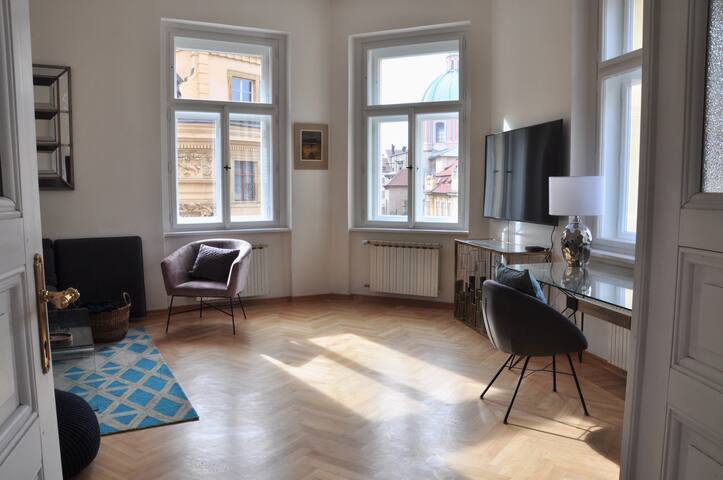 Grand Apartment gallery image 3