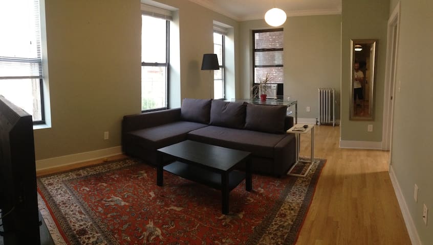 Sunny 2br condo for 1-4 travelers!